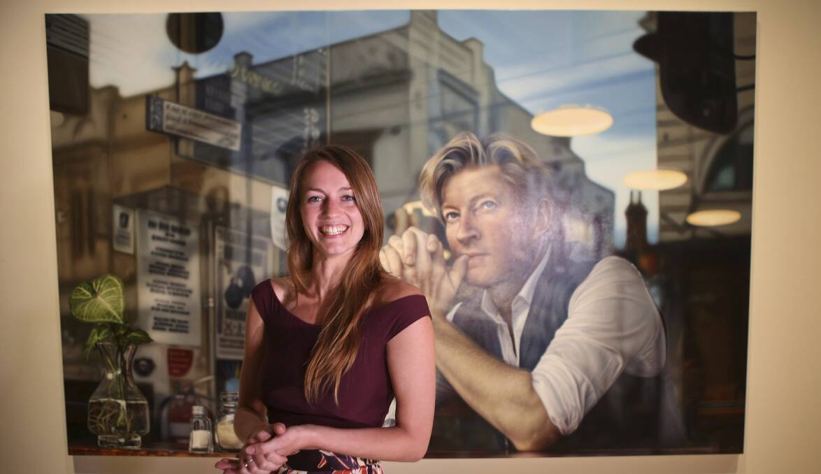 The winner of the 2019 Archibald Packing Room Prize Tessa MacKay in front of her painting of actor David Wenham at the Art Gallery of NSW in Sydney. Photo: James Alcock. 