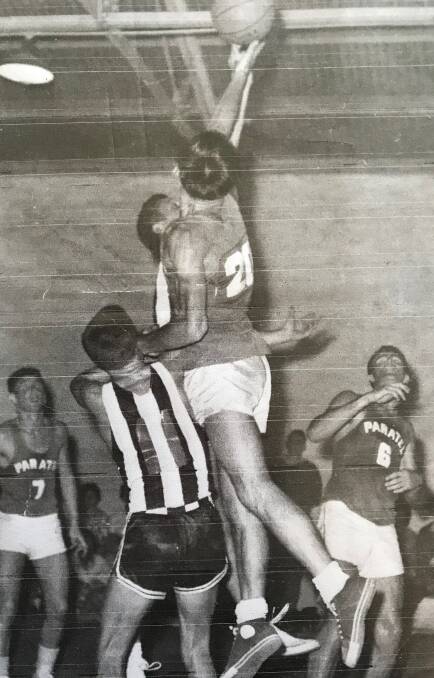 Evan 'The Claw' Bennett (jumping) in action in 1962 with George Thompson (number 7) and Keith Lonard (number 6). 