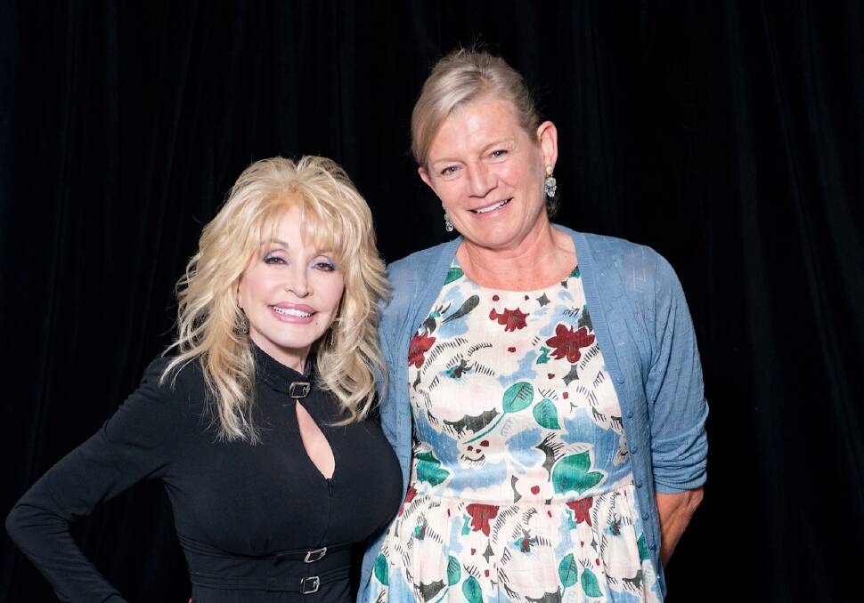 Alison Lester with Dolly Parton, who chose Lester's book Are We There Yet? to be the first book given to Australian children from her Imagination Reading Library.