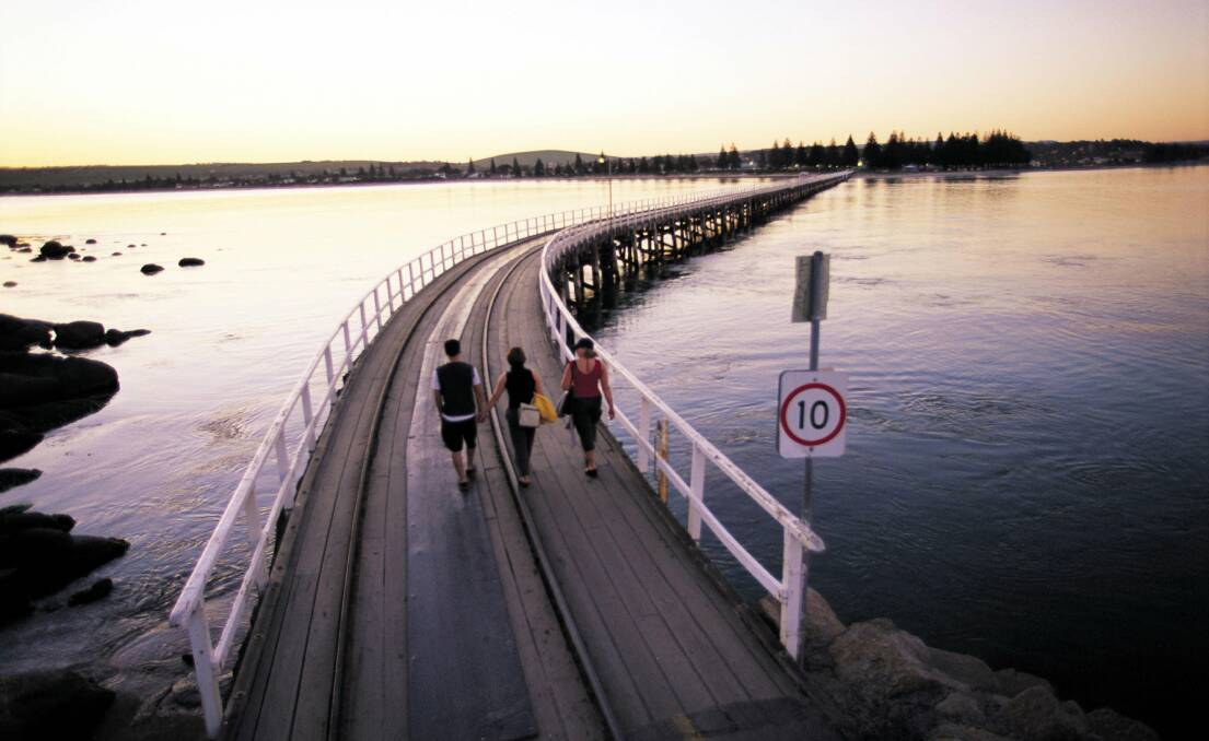 Causeway Granite Island, Victor Harbor, Fleurieu Peninsula. Photo: Australian Tourist Commission/Barry Skipsey 