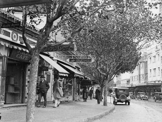 Cafes and shops in Kings Cross, Sydney, 1933. Photo: National Library of Australia.