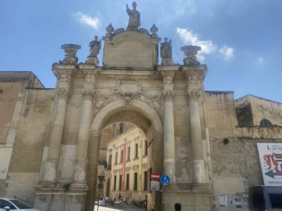 The city walls surrounding Lecce, regarded by many as the most beautiful city in
Southern Italy. Photo Kaye Fallick