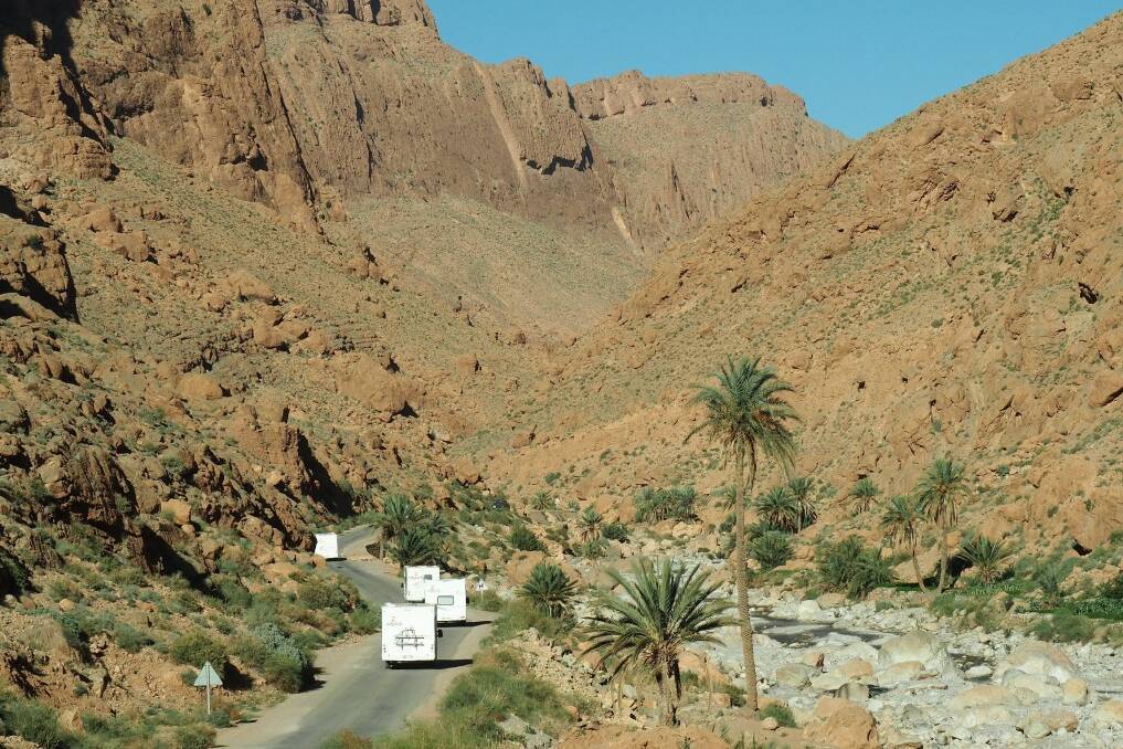 Travel in convoy through Morocco