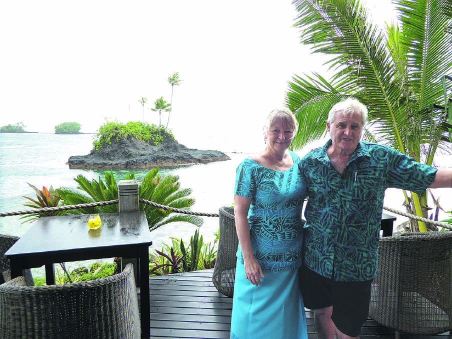 ISLAND PARADISE : Chris and Wendy Booth