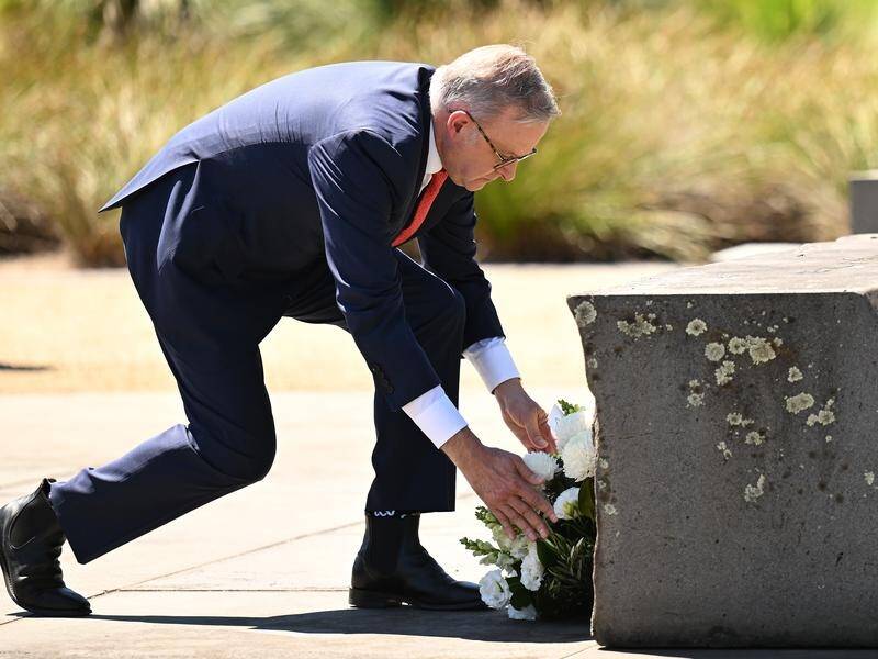 Anthony Albanese laid a wreath on the 20th anniversary of the Ex-POW memorial in Ballarat. (James Ross/AAP PHOTOS)