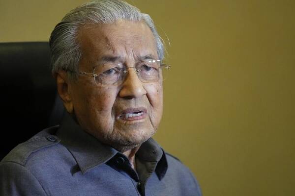 Former Malaysian leader Mahathir Mohamad is being investigated as part of a corruption probe. (AP PHOTO)