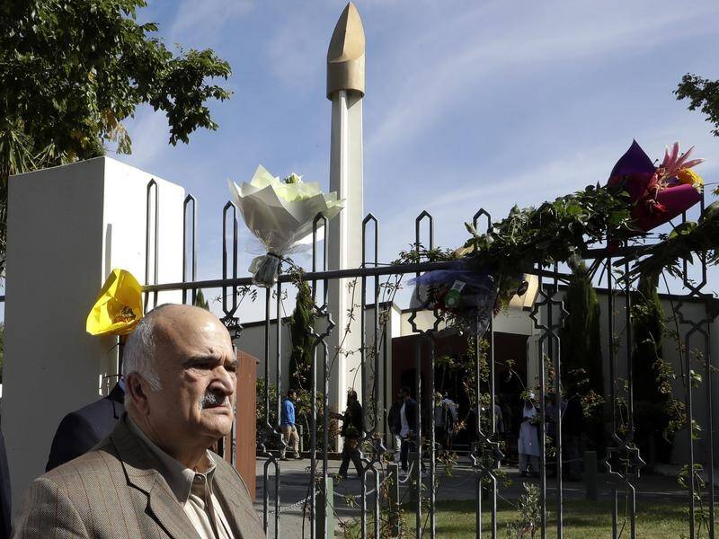Jordanian Crown Prince El Hassan bin Talal has laid flowers at NZ's Al Noor mosque.