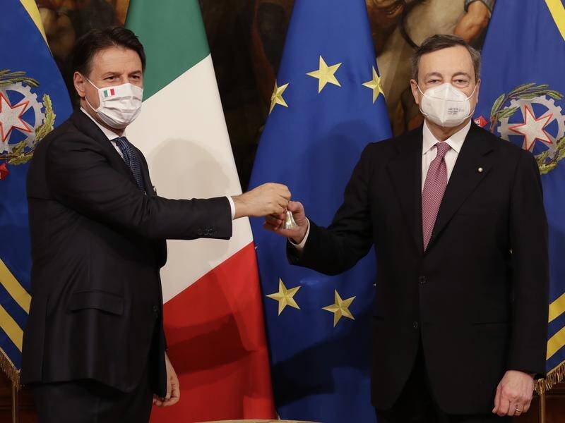 5-Star Movement leader Giuseppe Conte (l) with Italy's Prime Minister Mario Draghi.
