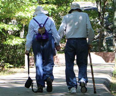 POSITIVE PERCEPTIONS – Social support is among important preventive factors for older men.