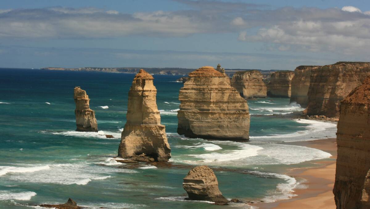Explore the Great Ocean Road and Twelve Apostles plus other tours of Australia from the comfort and safety of your home with Heygo.